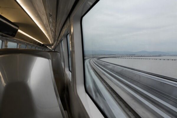 Il design italiano di Pininfarina per il treno aeroportuale di Osaka: dettagli e prospettive