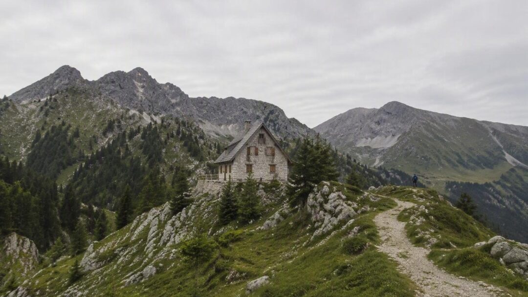Investire in case vacanza in montagna: come stimare rendimenti e rischi