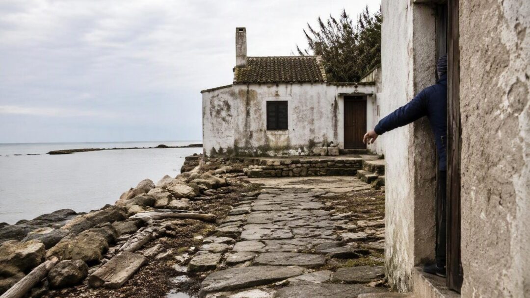 Acquistare una casa al mare a prezzi minimi e gestire gli affitti senza illegalità