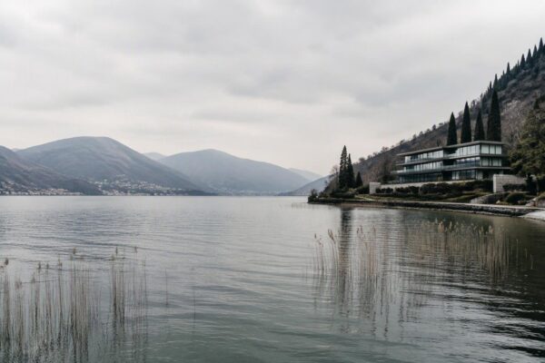 Hotel di lusso, nuove costruzioni e itinerari sul Lago di Como e Stresa