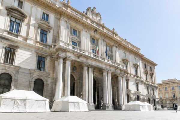 Tendopoli in Municipio: studenti contestano gli studentati di lusso