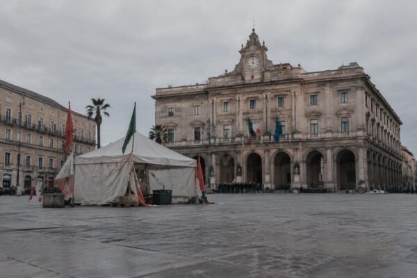 Tendopoli studentesca a Napoli contro il caro affitti