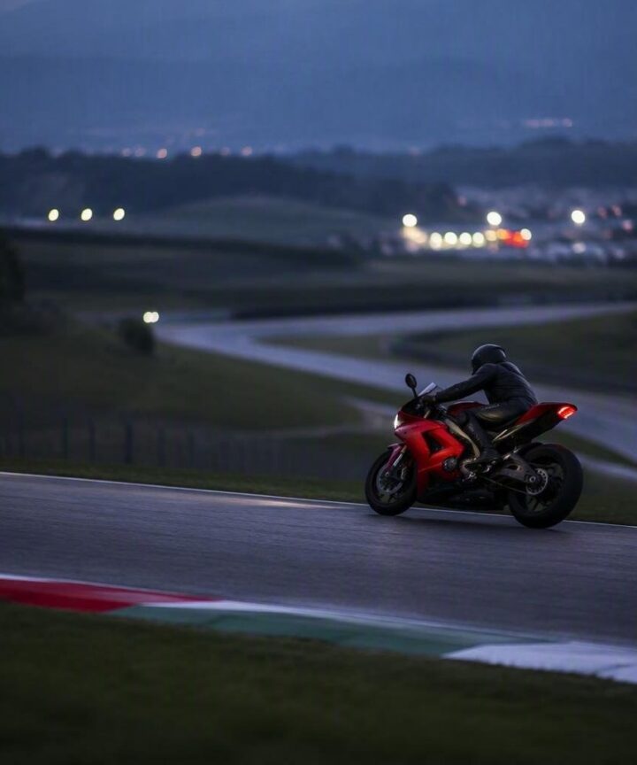 Bulega e la Ducati dominano le prove al Mugello: prime indicazioni sulle 850cc