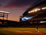 Cal Raleigh e i Mariners interrompono la serie dei Phillies con una prestazione da record