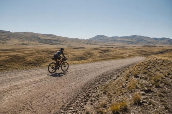 Ciclismo gravel: piano fisico, scelta coperture, rapporti e borse