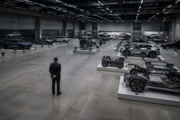 Governo italiano insiste su neutralità tecnologica per auto elettriche e ibride