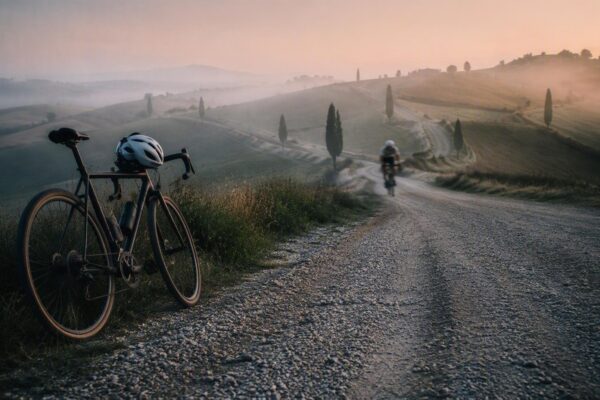 Gravel in Italia: come la Gen Z pedala tra numeri, mappe e safety