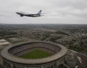 Il volo folle del Boeing 747 sopra lo stadio di Johannesburg durante la finale del 1995