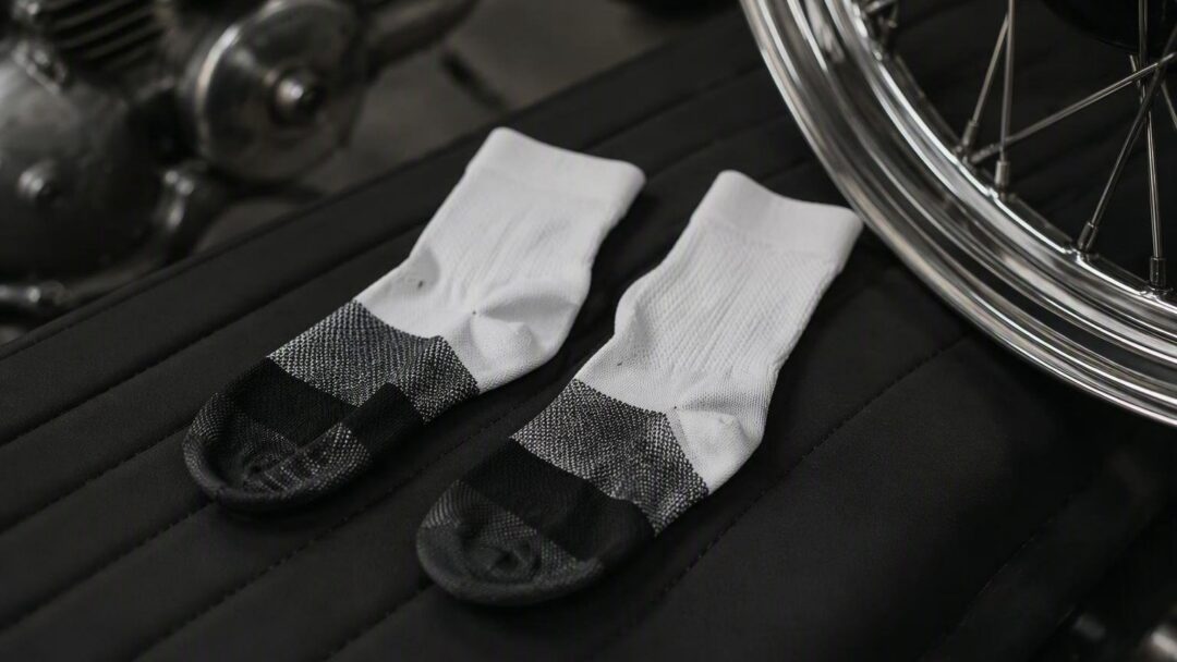 Scopri le calze da ciclismo EKOI Racing Aero Pro per prestazioni ottimali