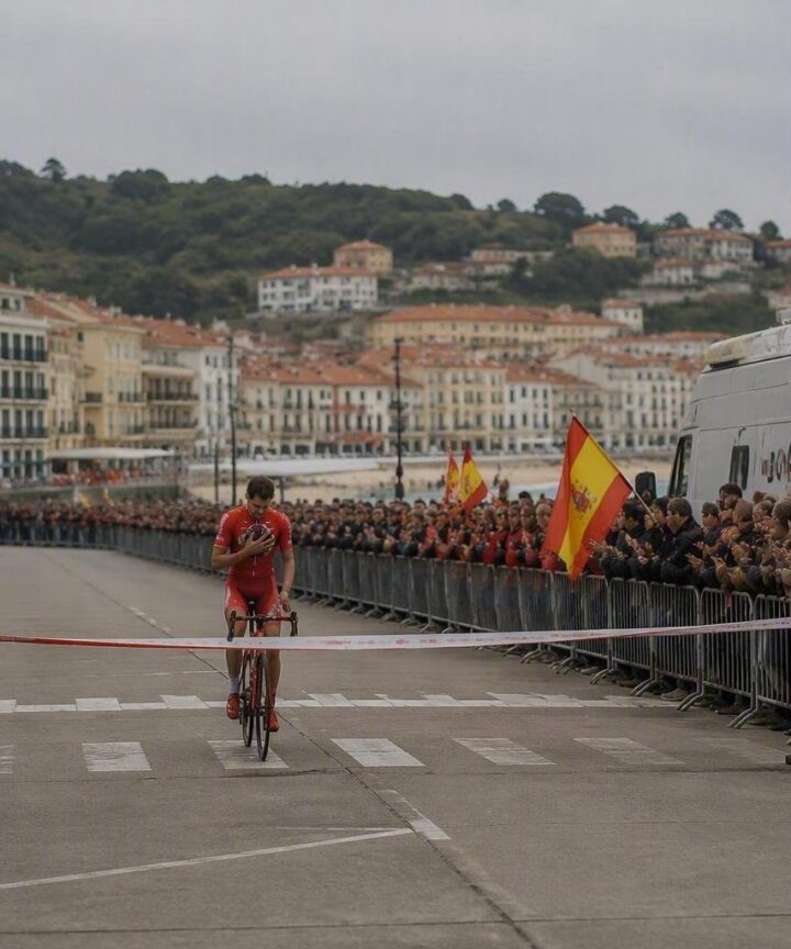 Vuelta a España 2026: Coquard vince la tappa, Pogačar si ritira