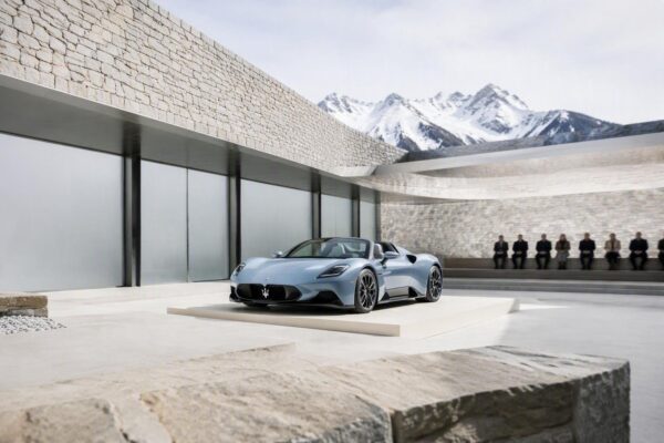La Maserati MC20 Cielo vince il premio Colpo di Fulmine a St. Moritz