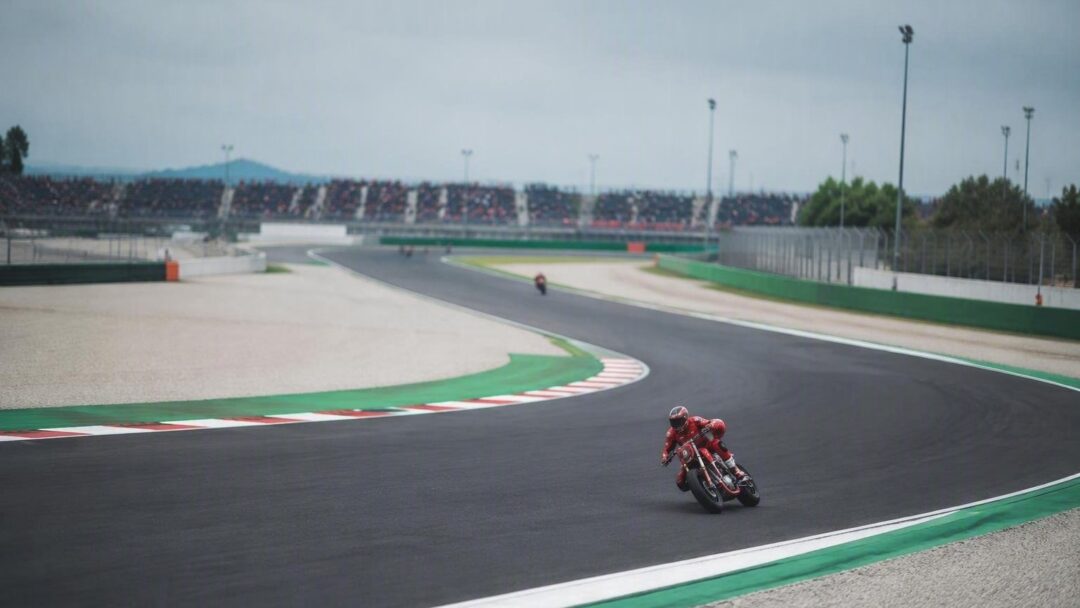 Marc Marquez domina la gara sprint a Misano: Bezzecchi e Martin sul podio