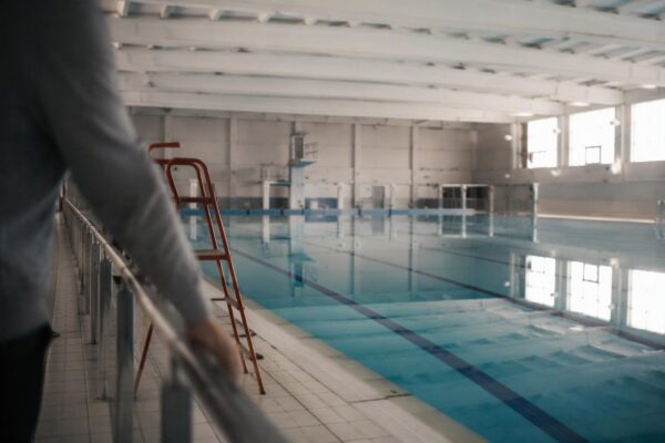 Piscina di via Capitano Laviano chiusa: mancano milioni per adeguamenti