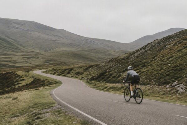Salita in bici: SFR, tempo e cadenza per migliorare