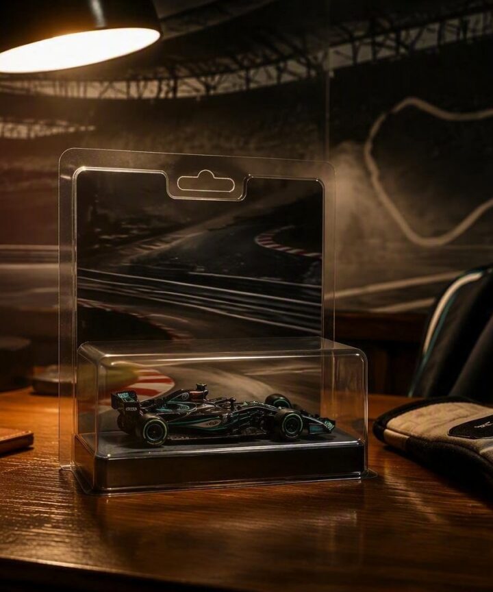 Scopri la Hot Wheels Mercedes-AMG Petronas F1 W16 2025 in edizione limitata