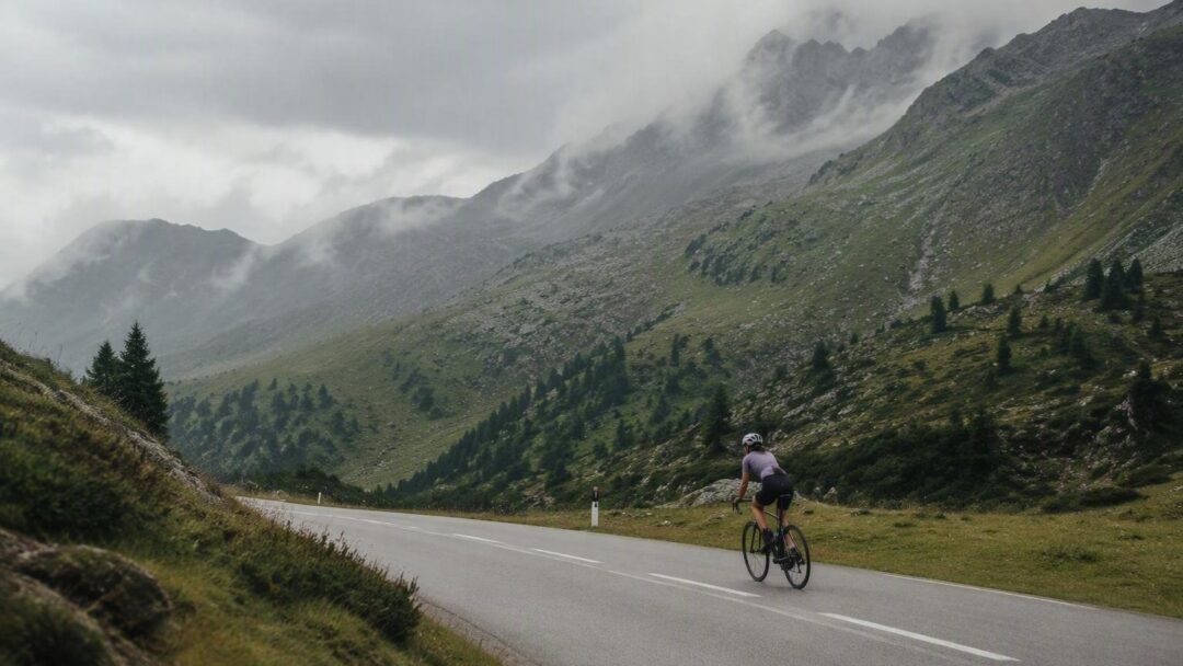 Scopri la maglia da ciclismo donna con tessuto Chill-Tec: leggerezza e traspirabilità