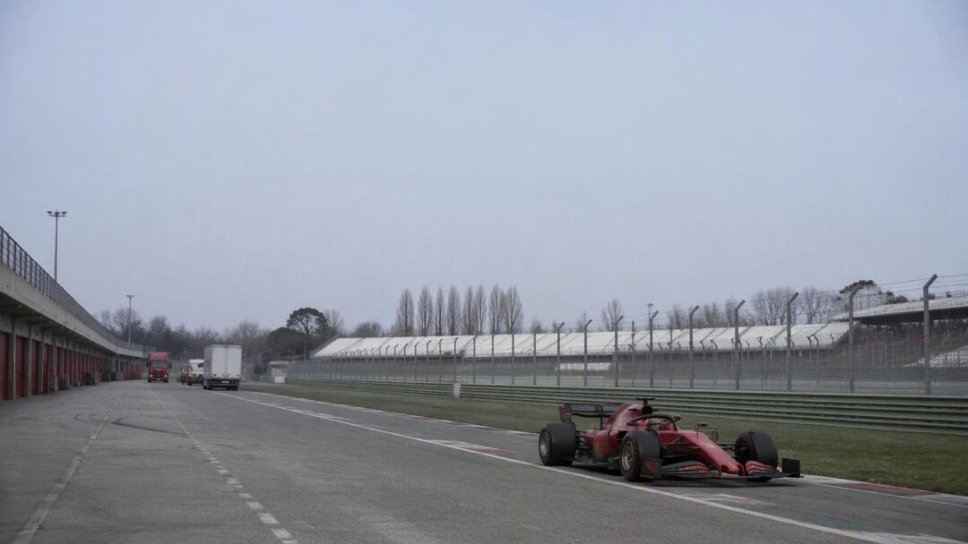 Test Pirelli a Imola: la Ferrari con Hamilton e Leclerc per lo sviluppo delle gomme 2027