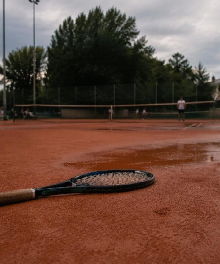 Valente e Paganetti ai quarti, mentre la pioggia blocca i match maschili a Pula