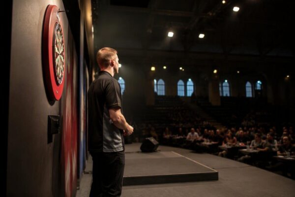 Vittoria al 12-dart di Littler su Aspinall nella World Series a Amsterdam