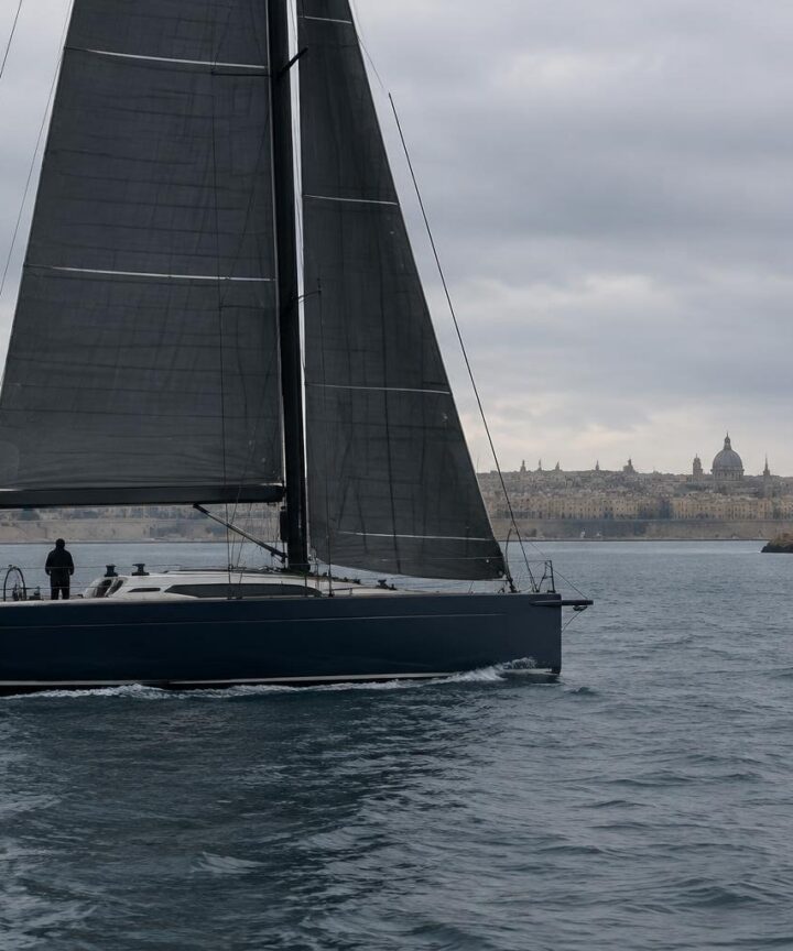 Black Jack 100 guida la flotta: le chiavi della Middle Sea Race