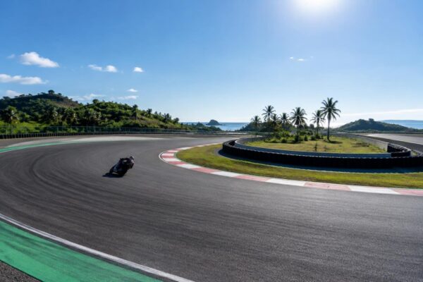 FP1 a Mandalika: Fernandez in testa, Martin perde parte dell'Aprilia