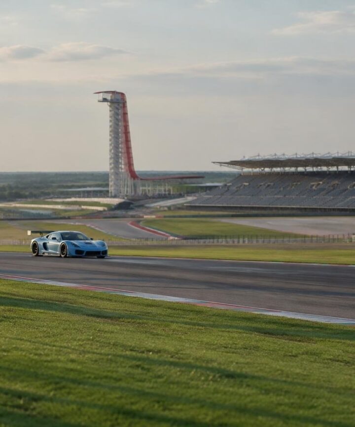 Mercedes lancia la livrea blu a Austin per sostenere il giovane erede