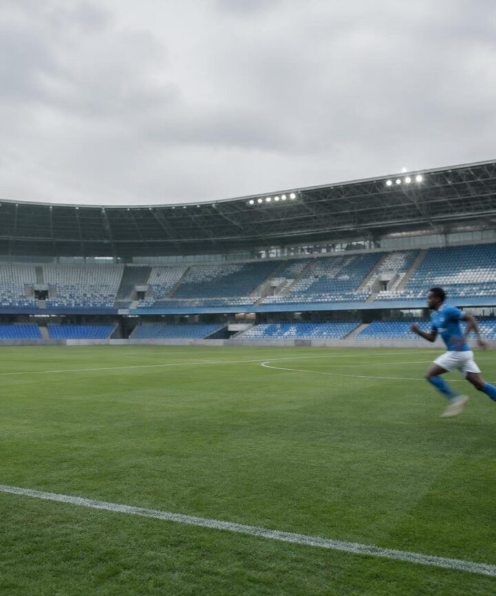 Napoli domina il Frosinone con tre reti nella partita di oggi