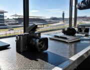 Nuova Leica Q3 43 Formula 1: tiratura limitata e accessori in carbonio
