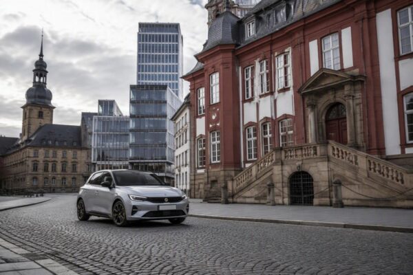 Opel Corsa GSE: prestazioni elettriche da 0 a 100 km/h in 5,5 s