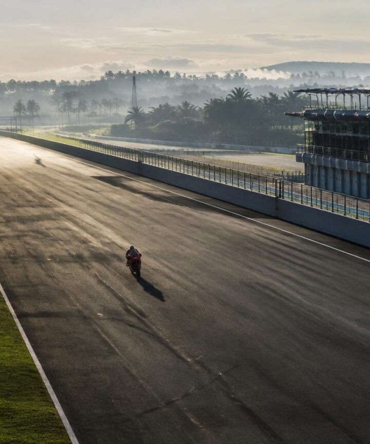 Prima libera a Sepang: Marquez al top, Bezzecchi insegue Acosta