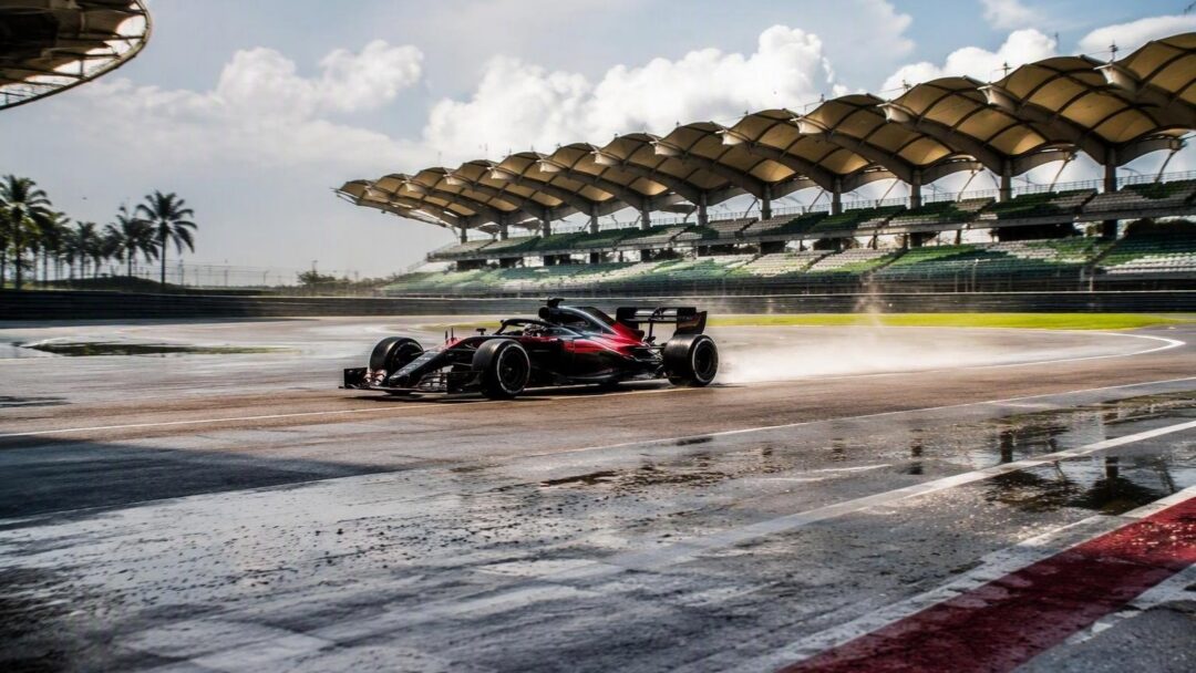 Qualifica a Sepang: la pole di Verstappen e la scalata di Antonelli