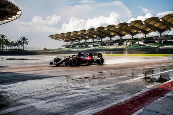 Qualifica a Sepang: la pole di Verstappen e la scalata di Antonelli