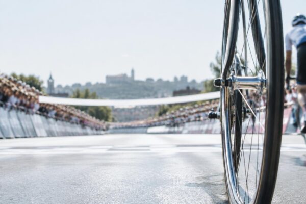 Remco Evenepoel vince gli Europei 2026 dopo volata su Giulio Ciccone