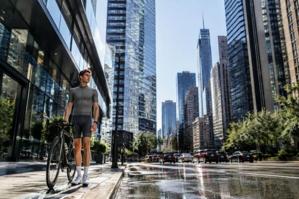 Sutro Lite di Oakley, gli occhiali con tecnologia Prizm per la bici