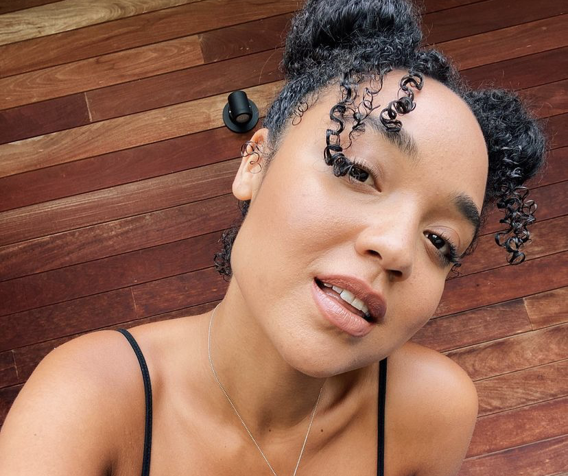 Chi è Aisha Dee? Incontra Desi Biggins nella serie televisiva per bambini The Saddle Club