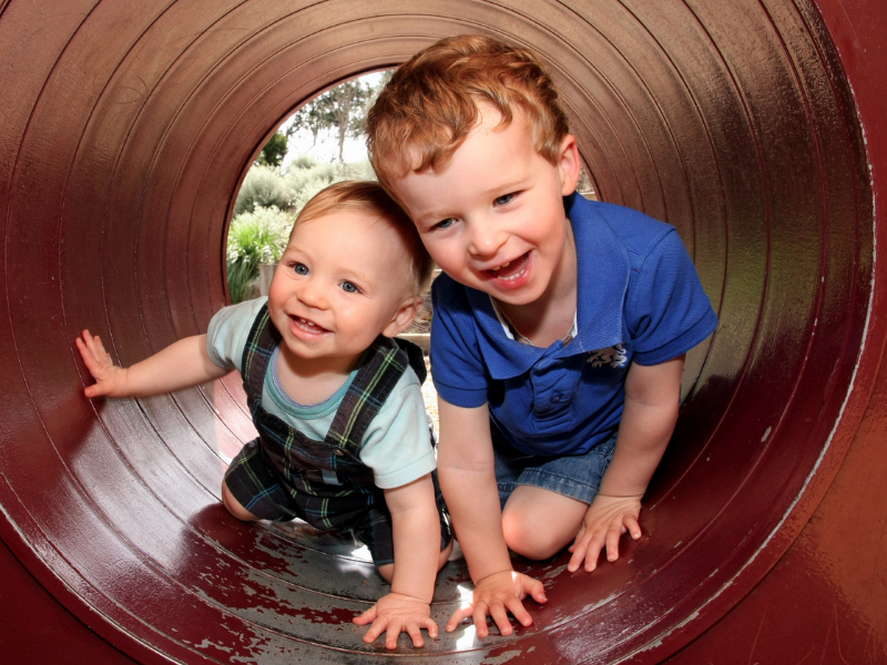 Il significato di sognare bambini che giocano: divertimento e spensieratezza