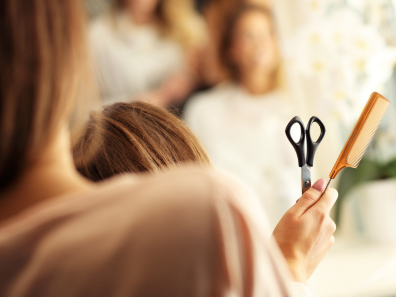 Sognare di avere i capelli tagliati: non ce la fai più?