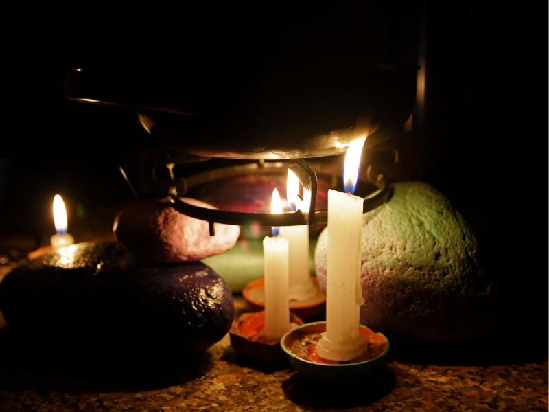 3 rituali efficaci con candele colorate per attirare amore, salute o denaro