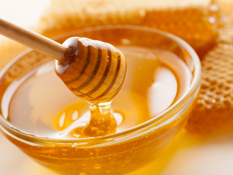 I diversi significati del sognare il miele: i sogni più dolci
