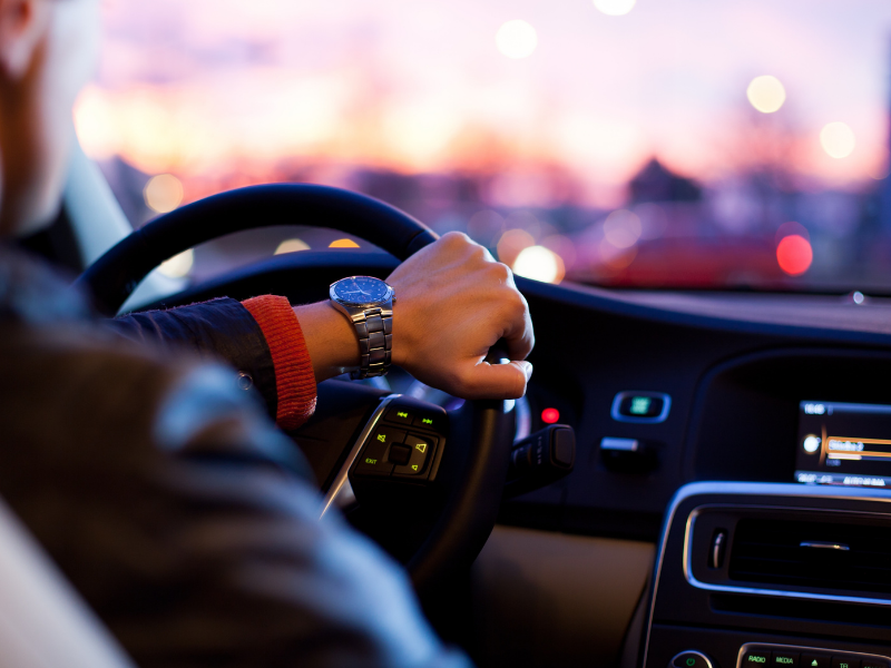 Il significato di sognare di guidare un’auto (senza saper guidare)