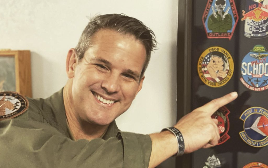 Chi è Adam Kinzinger? Instagram, incontri, biografia