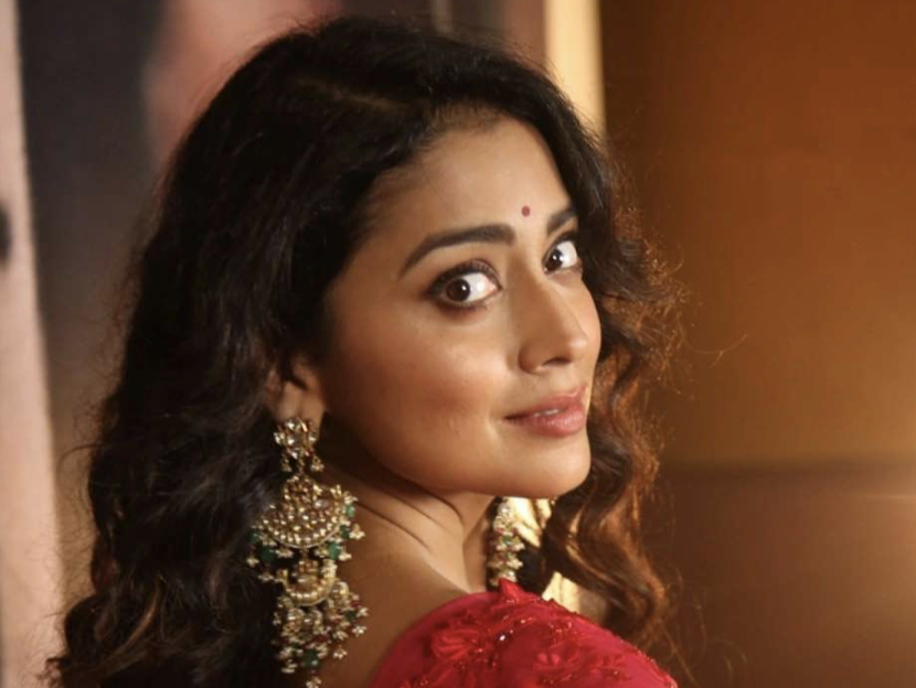 Chi è Shriya Saran? : biografia, famiglia, incontri, instagram, affari e altro