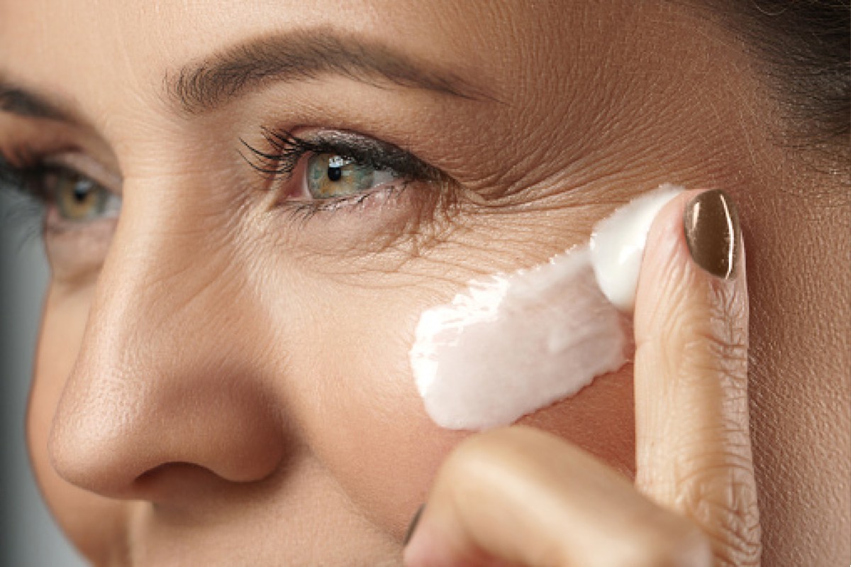 Benefici e selezione di creme per il viso contro le rughe profonde.