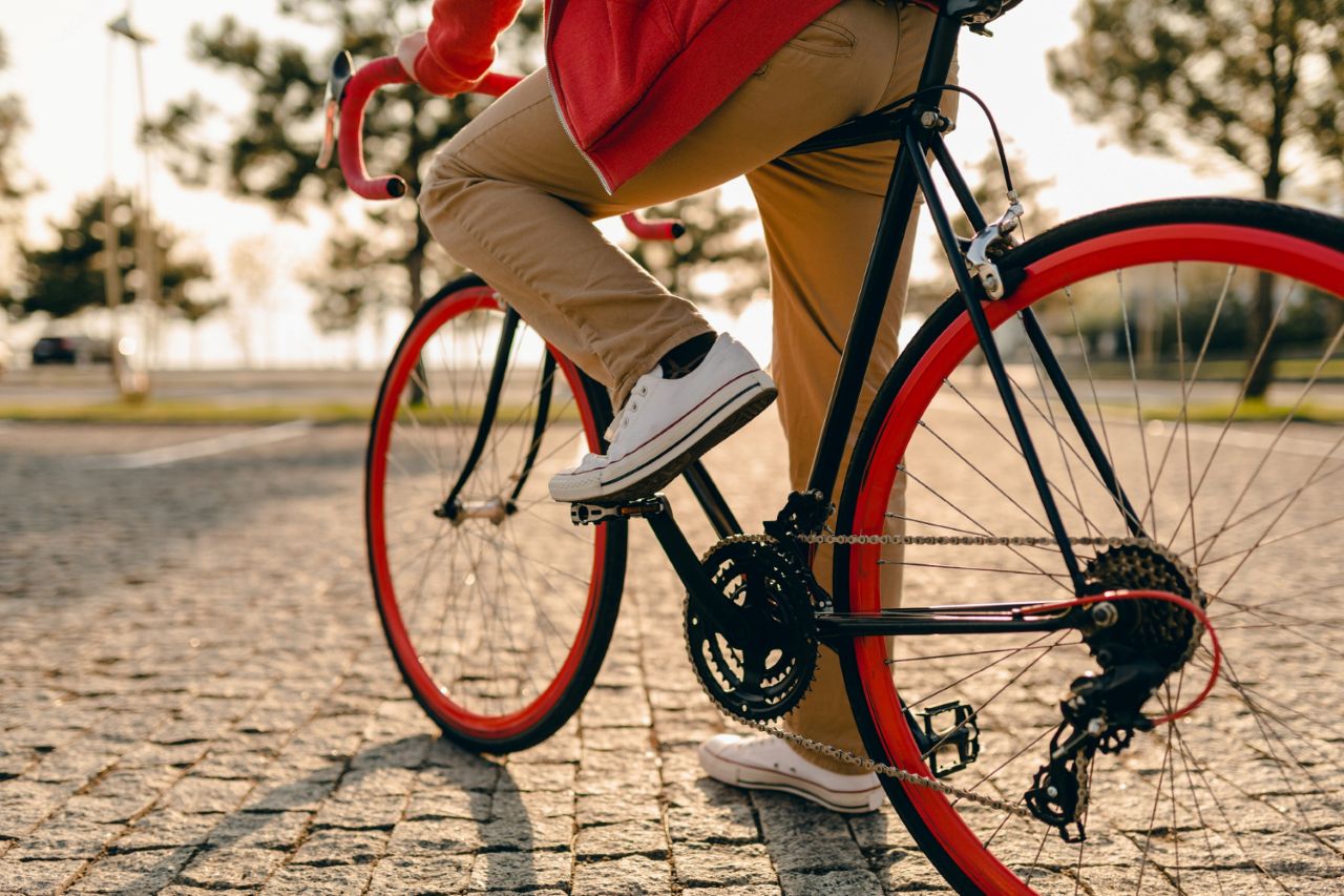 Bici elettriche e bici da corsa: due modi diversi di vivere la strada