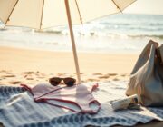 Alessia Marcuzzi indossa il bikini Calzedonia due pezzi: il trend della stagione