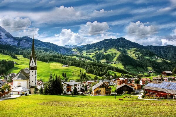 Alta Badia in estate: un’esperienza tra natura, escursioni e soggiorno a Corvara 