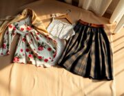 Stampe estate 2026: fiori, pois e check per look versatili