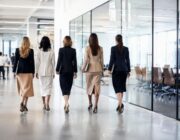 Dalla felpa al tailleur: l'evoluzione dello stile delle donne leader nel settore tech