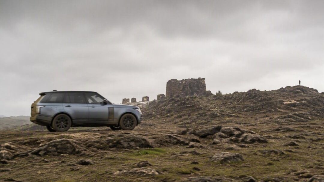 Esplorare la Sardegna con Range Rover: storia e modernità a confronto
