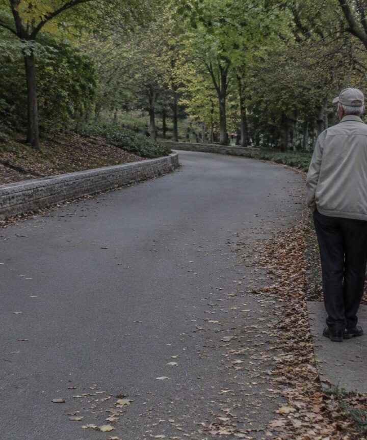 Fitness dolce a 70 anni: routine raffinate ispirate a camminate, mobilità e respirazione